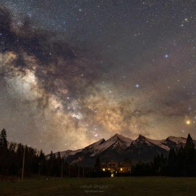 Noc spadających gwiazd pod Tatrami Zimowe niebo