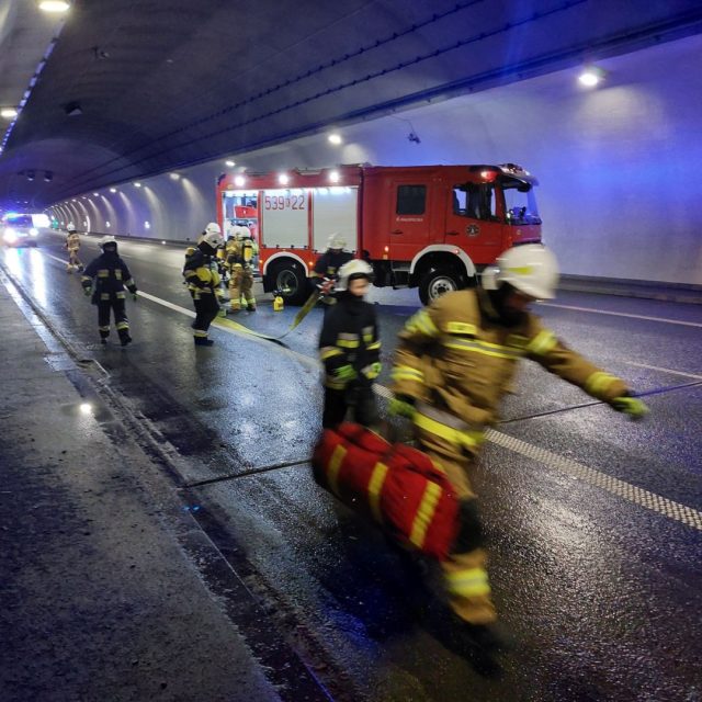 Ćwiczenia służb ratunkowych w tunelu pod Luboniem Małym